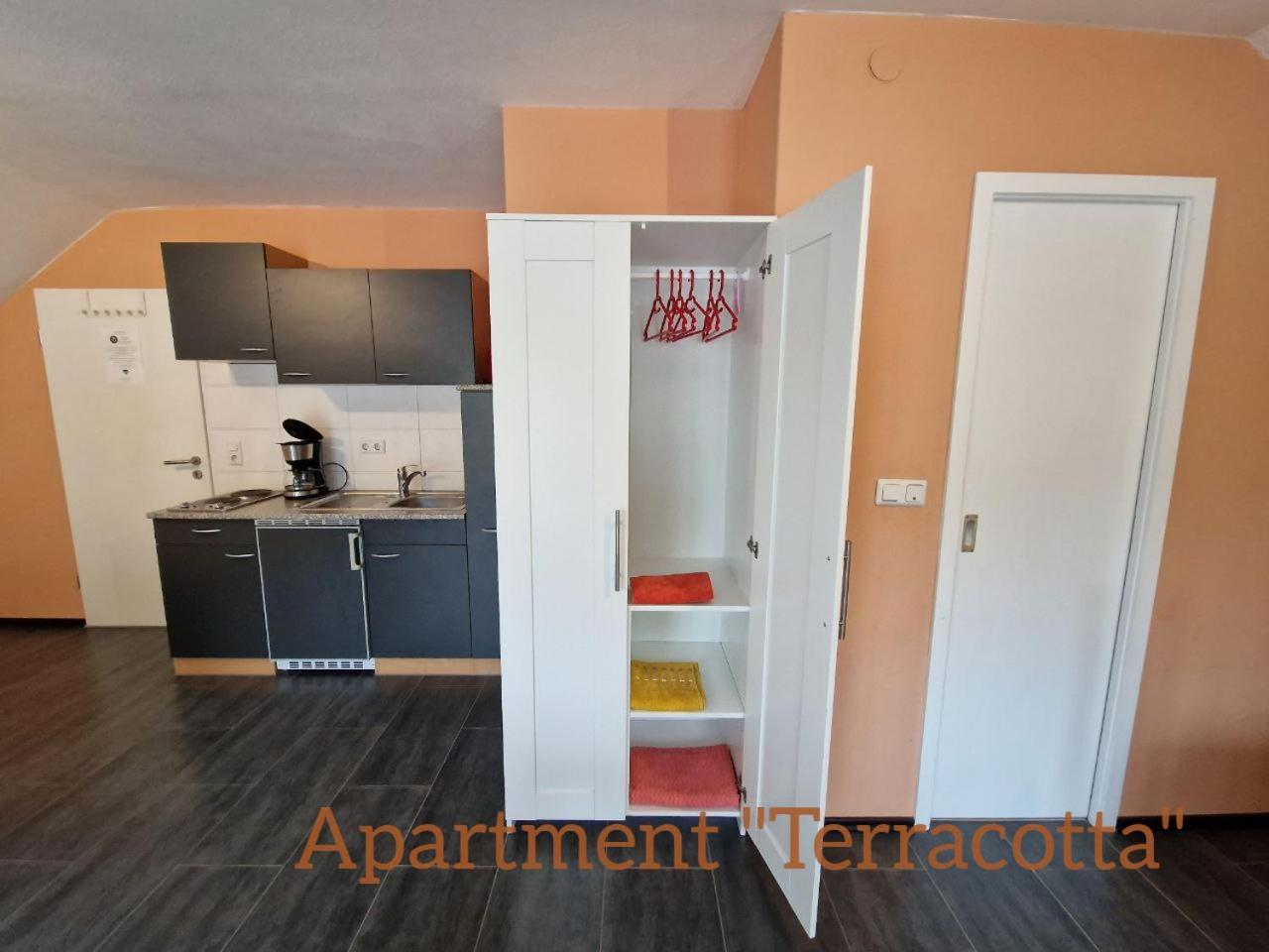 Weingut Im Moselkrampen Apartment เอลเลนซ์-พอลเทอร์สดอร์ฟ ภายนอก รูปภาพ