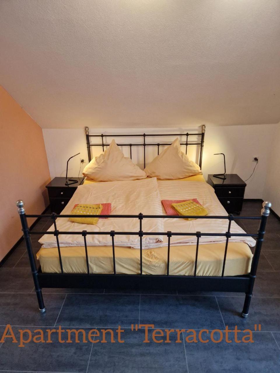 Weingut Im Moselkrampen Apartment เอลเลนซ์-พอลเทอร์สดอร์ฟ ภายนอก รูปภาพ