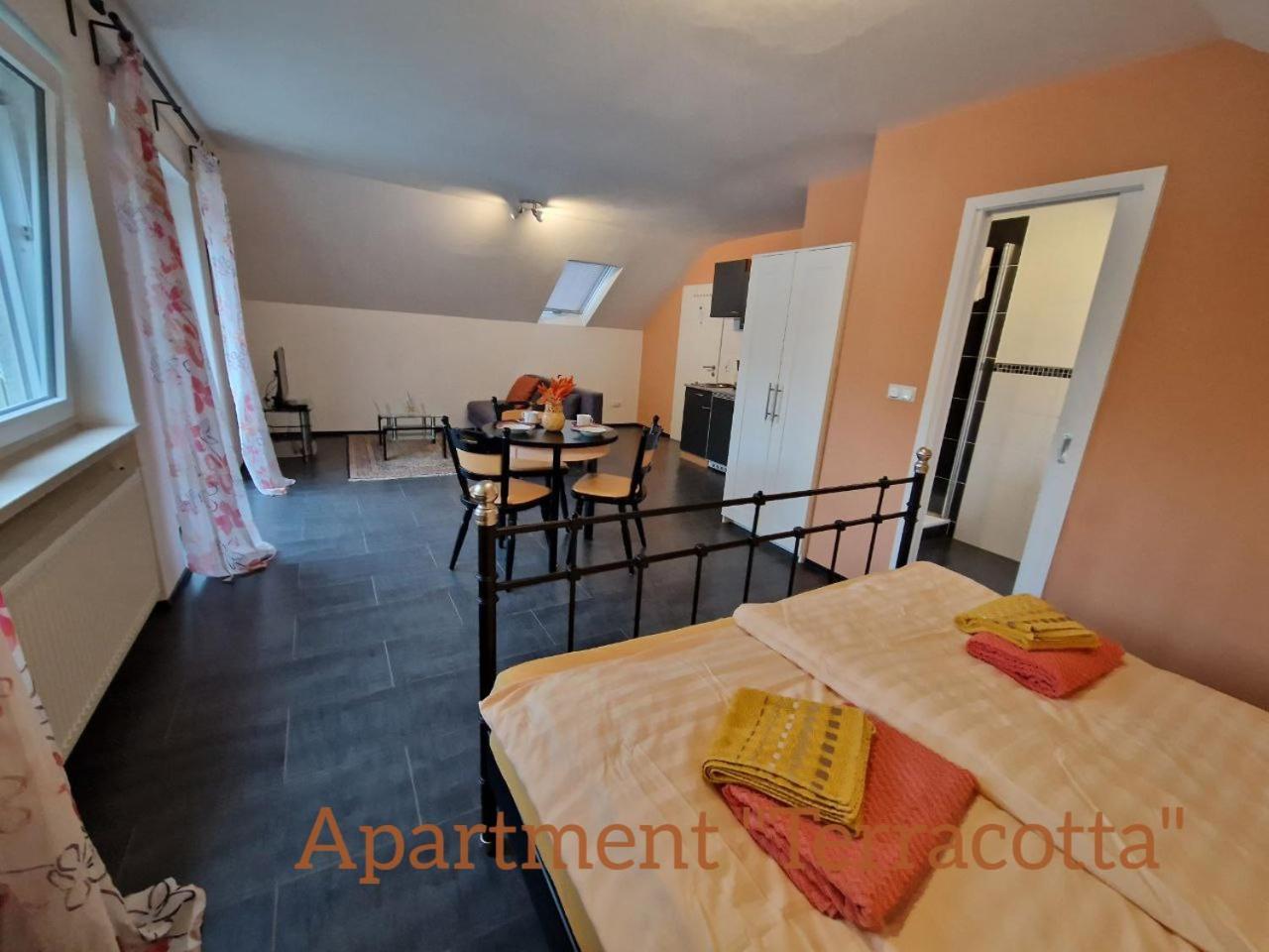 Weingut Im Moselkrampen Apartment เอลเลนซ์-พอลเทอร์สดอร์ฟ ภายนอก รูปภาพ