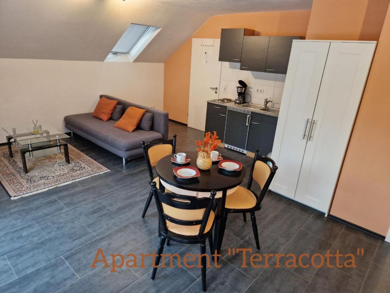 Weingut Im Moselkrampen Apartment เอลเลนซ์-พอลเทอร์สดอร์ฟ ภายนอก รูปภาพ